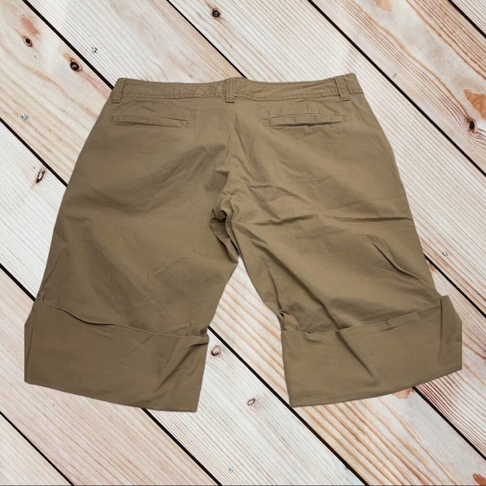GAP Womens 4 Stretch Tan Bermuda Cotton Shorts - Picture 2 of 4